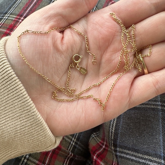 Catbird Jewelry - Vintage 14k solid gold figaro chain necklace 22.5 inches